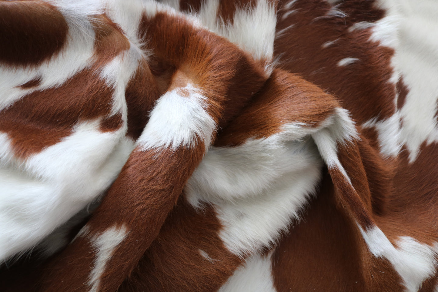 99319- Cowhide Rug Tapis Peau de Vache - Collection Quebecuir Premium