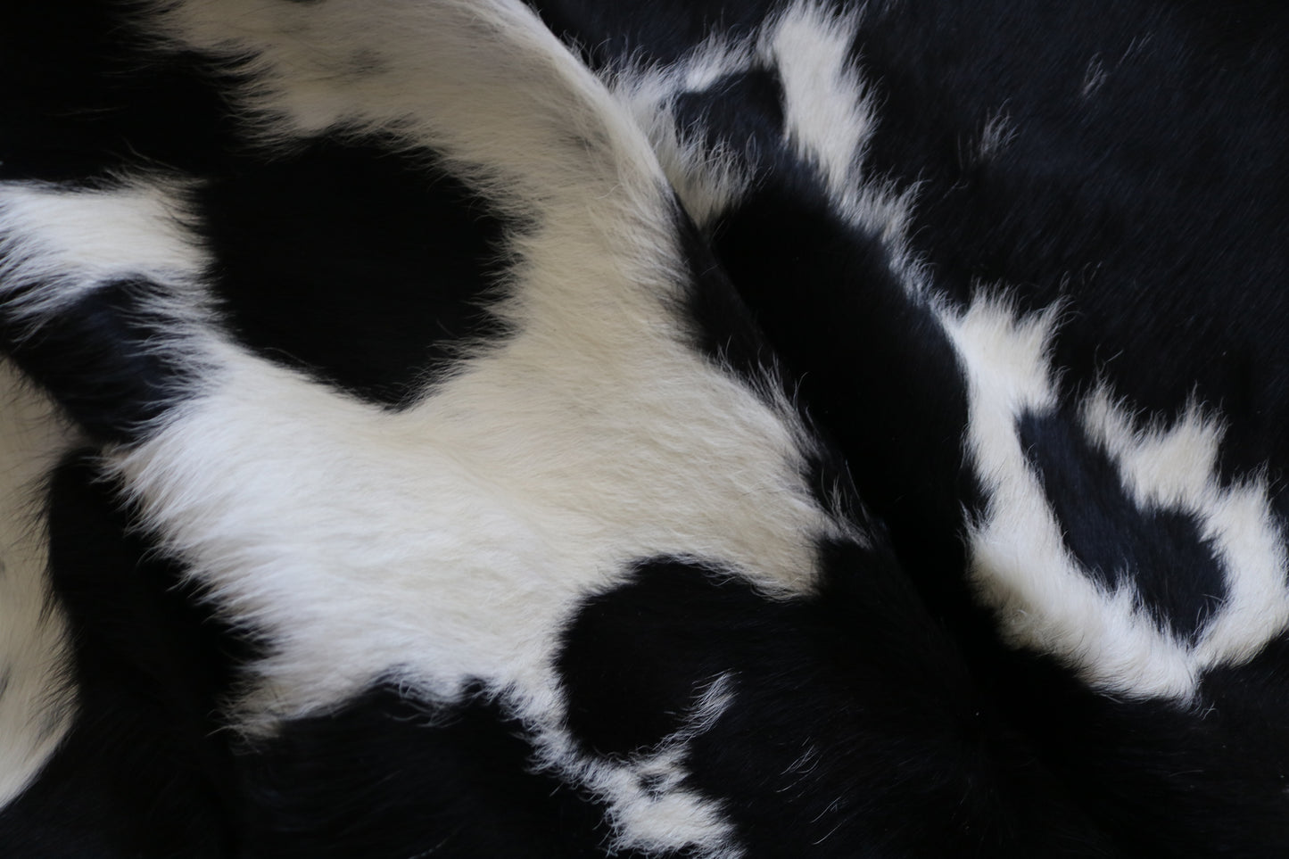 200536- Cowhide Rug Tapis Peau de Vache -BLACK & WHITE  Collection Quebecuir Premium