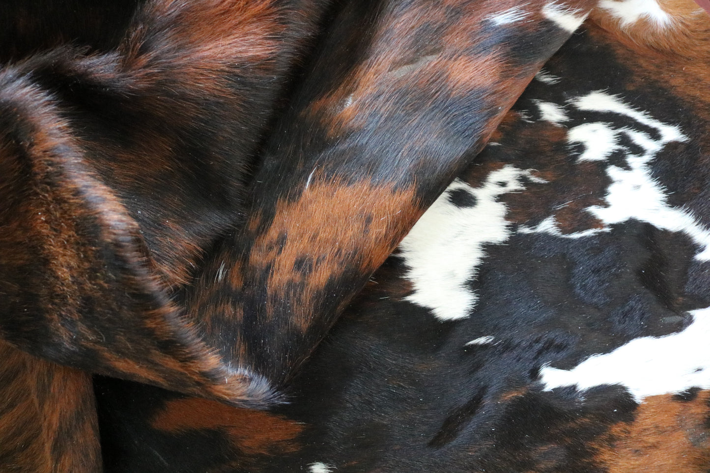 99343 - Cowhide Rug Tapis Peau de Vache -  TRICOLOR  Collection Quebecuir Premium
