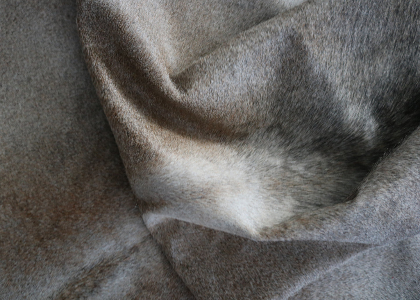 99355- Cowhide Rug Tapis Peau de Vache -GREY  & CHAROLAIS  Collection Quebecuir Premium