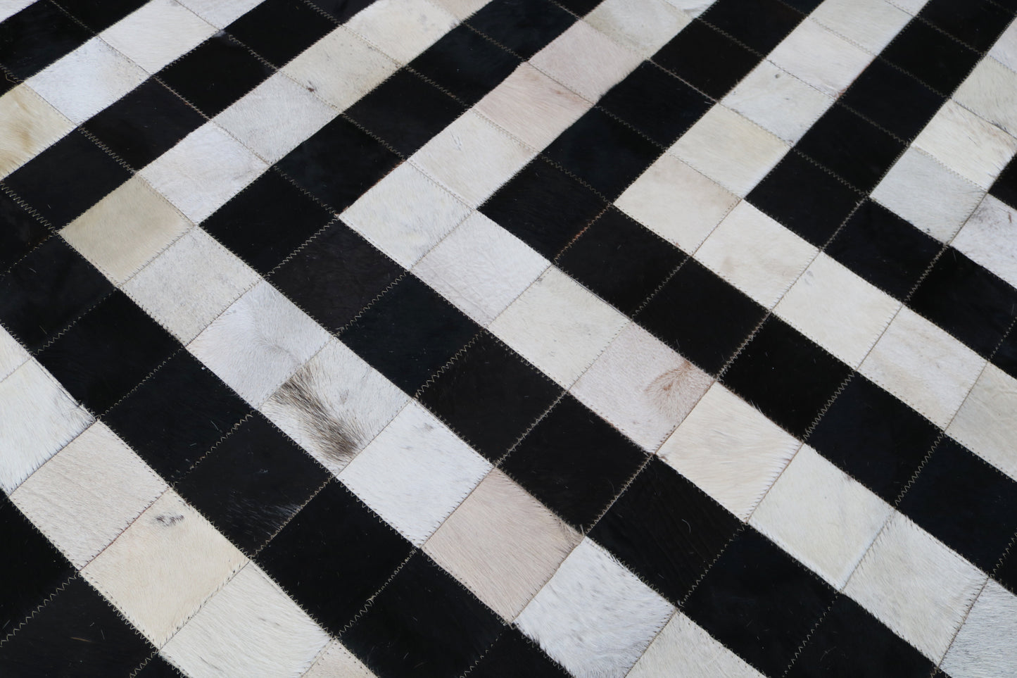 99431 Cowhide rug Patchwork Collection Quebecuir Premium