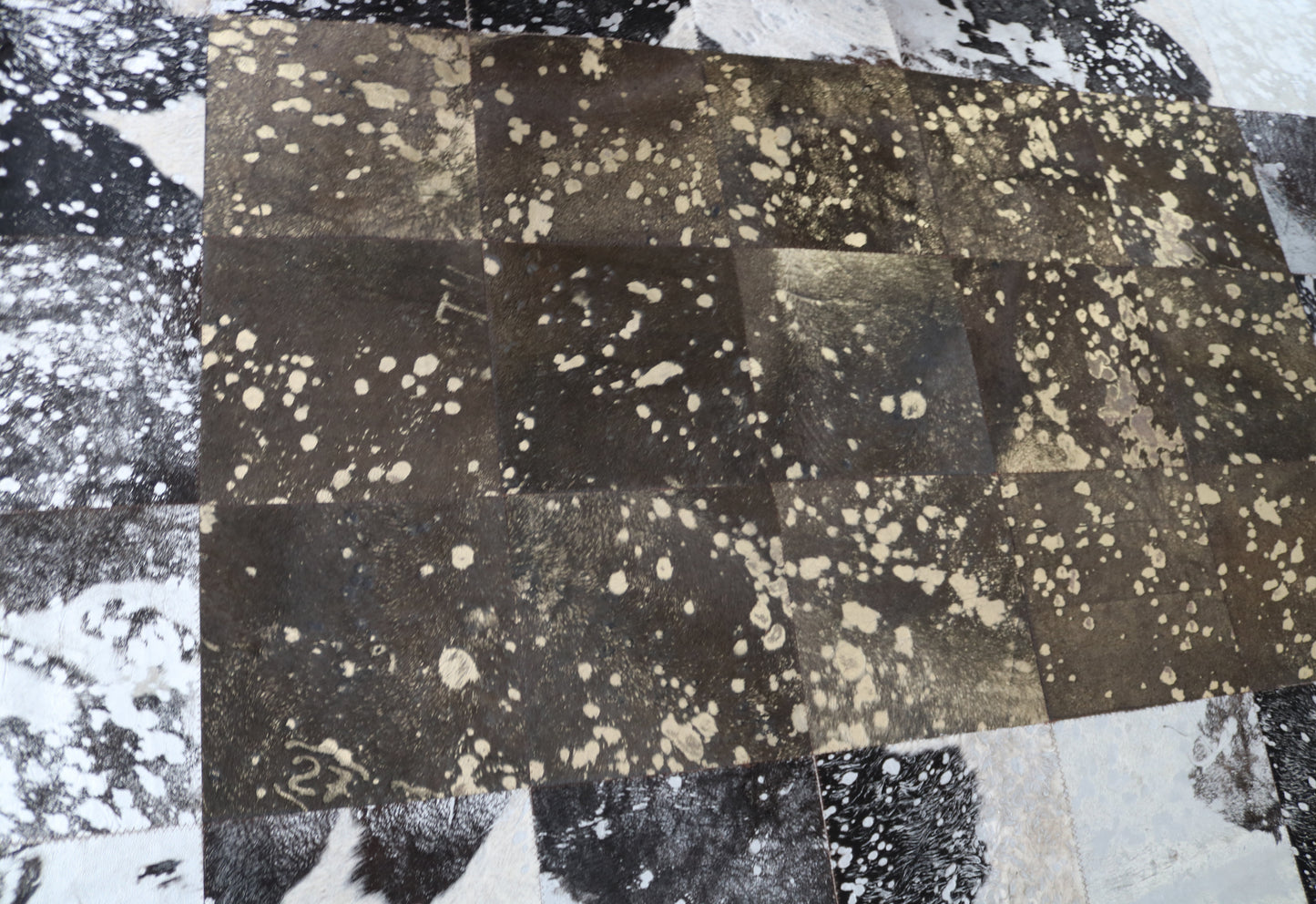 99457 Cowhide rug Patchwork Collection Quebecuir Premium