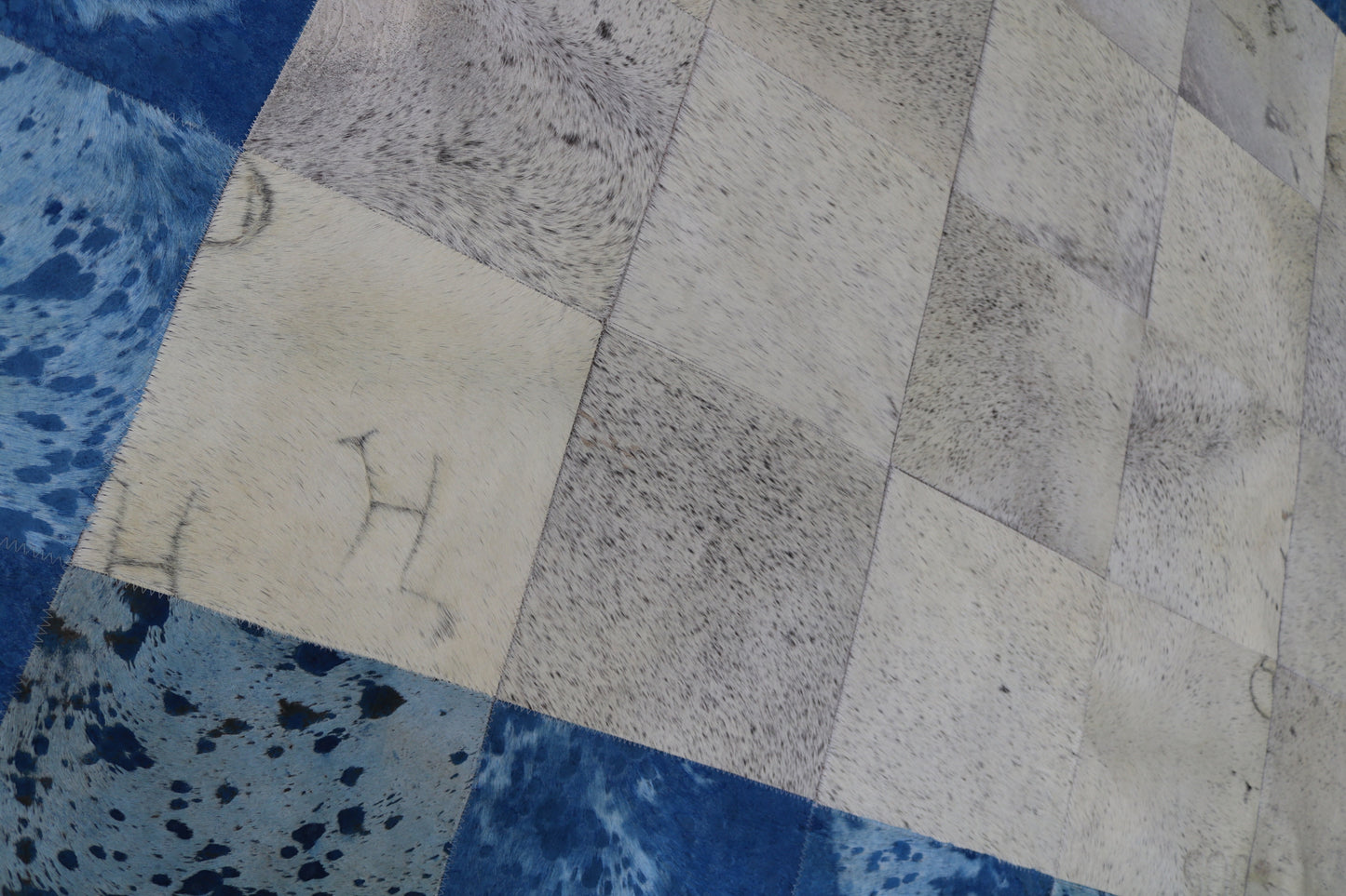 99497 Cowhide rug Patchwork Collection Quebecuir Premium