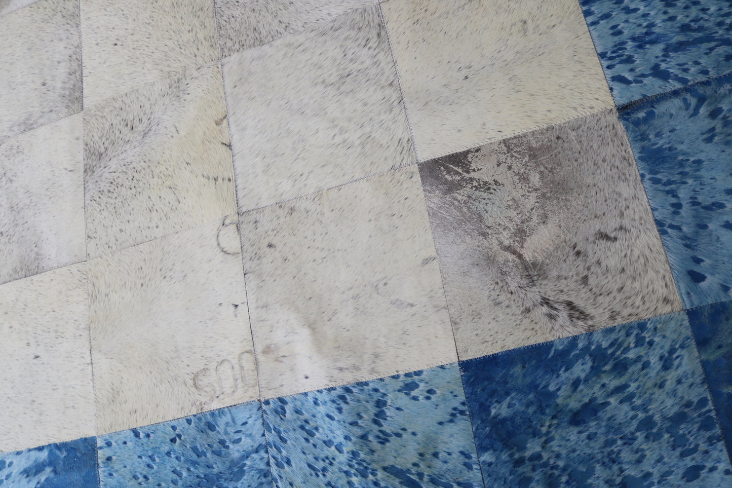 99497 Cowhide rug Patchwork Collection Quebecuir Premium