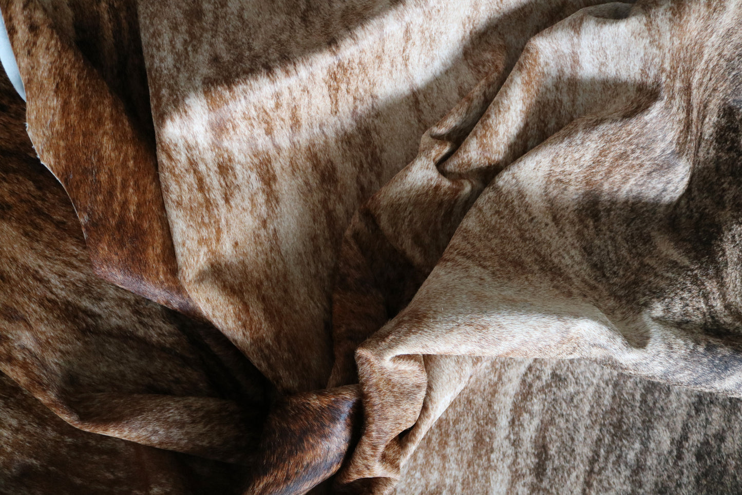 99857 Cowhide rug TRICOLOR    Collection Quebecuir Premium