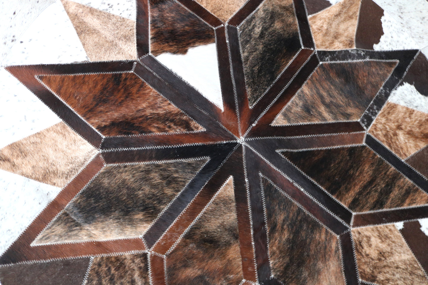 99903 Cowhide rug patchwork Collection Quebecuir Premium MANDALA ROUND XL