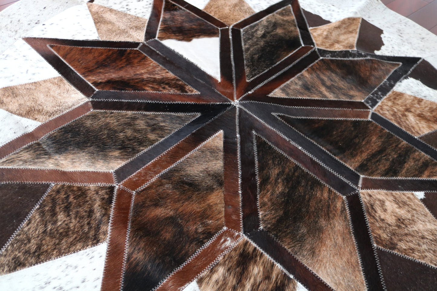 99903 Cowhide rug patchwork Collection Quebecuir Premium MANDALA ROUND XL