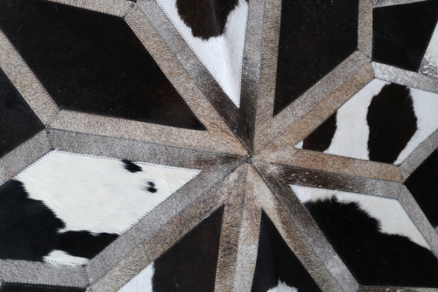 99904 Cowhide rug patchwork Collection Quebecuir Premium MANDALA ROUND XL