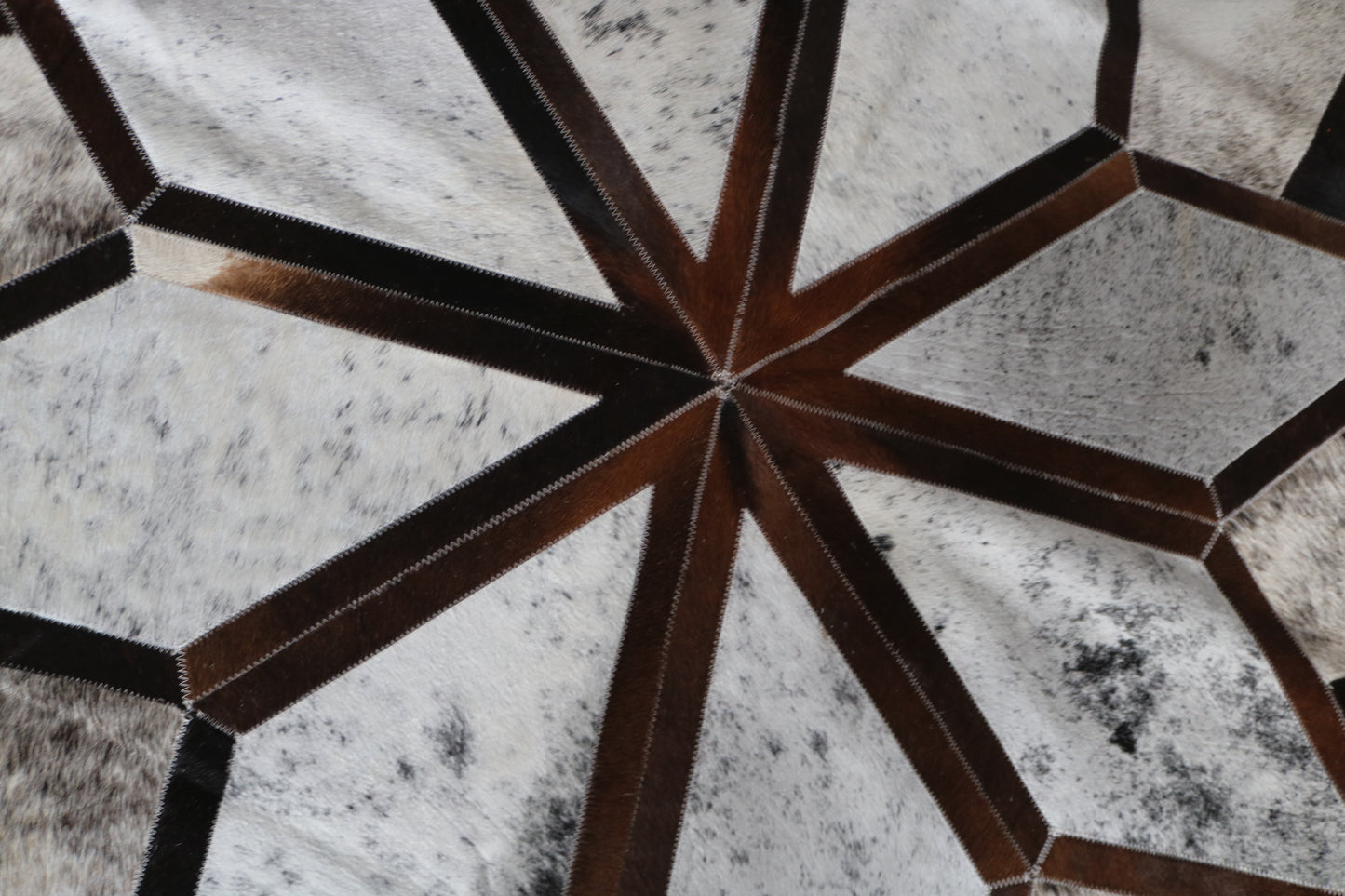 99911 Cowhide rug patchwork Collection Quebecuir Premium MANDALA ROUND SUPER BIG SIZE XXXL