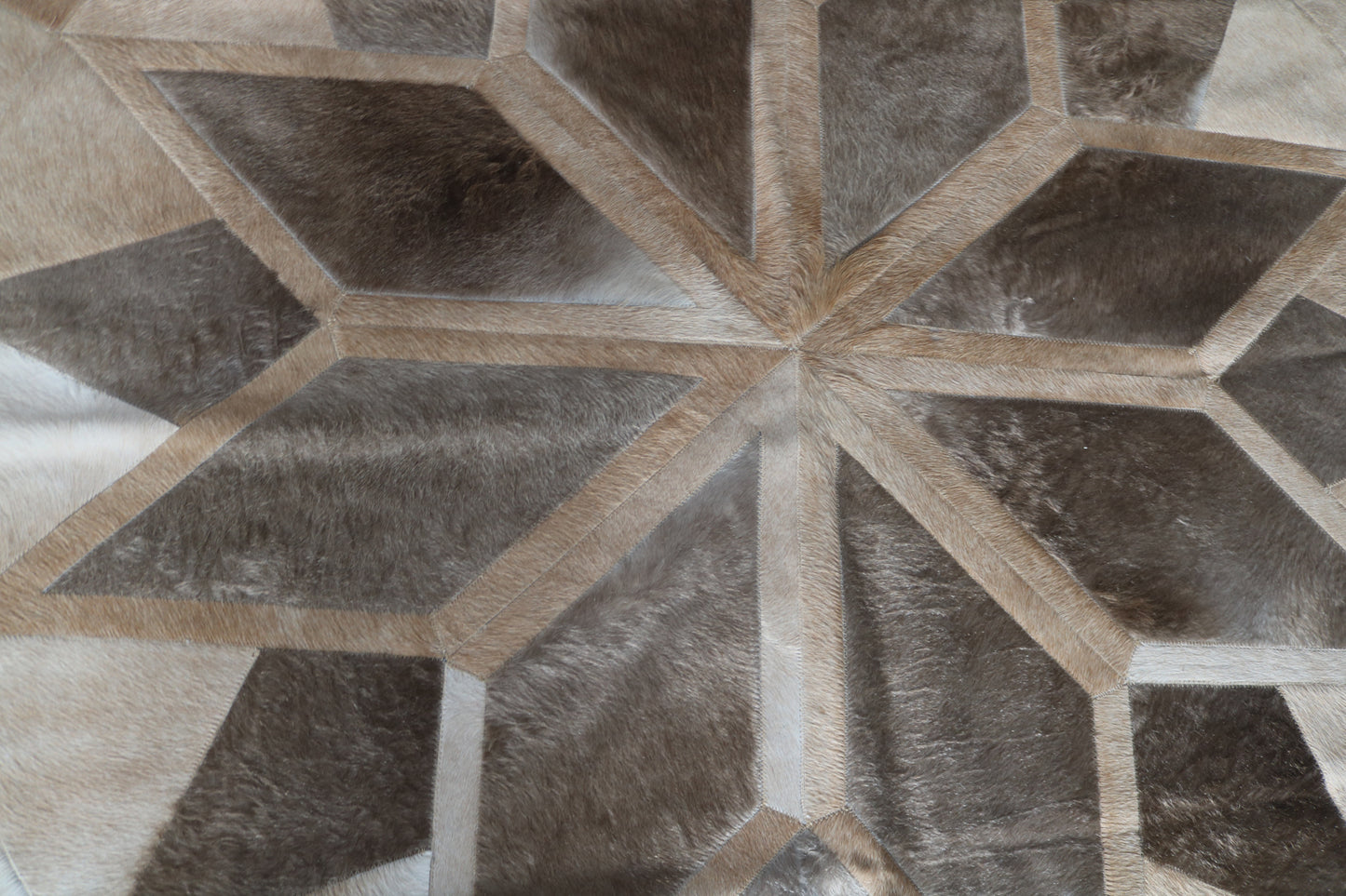 100008 Cowhide rug patchwork Collection Quebecuir Premium MANDALA ROUND SUPER   BIG SIZE XXXL