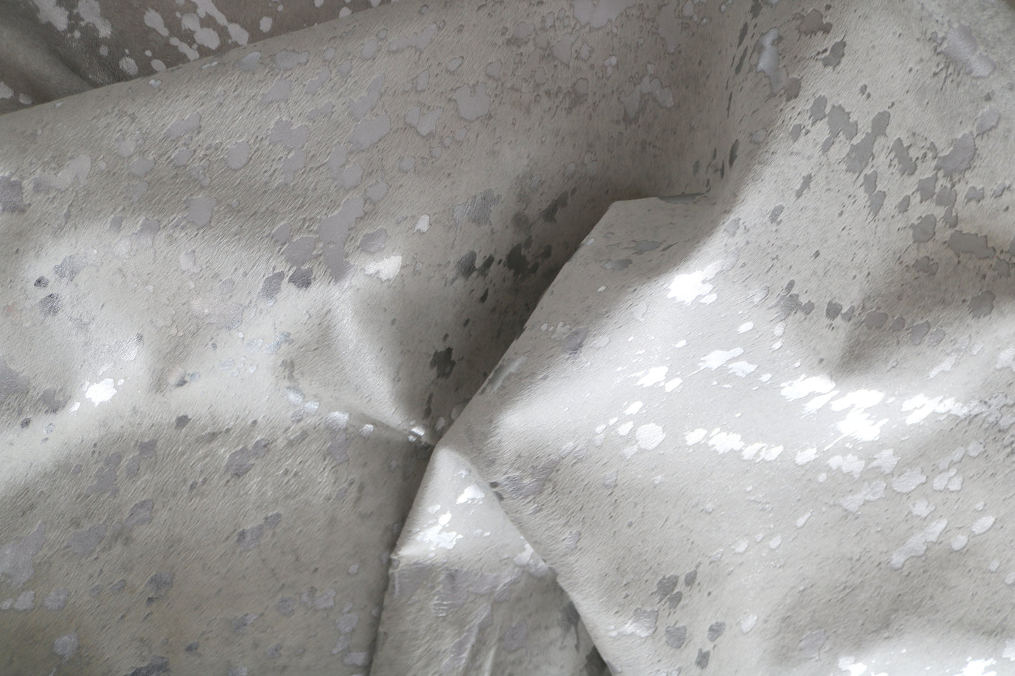 100011- Cowhide Rug Tapis Peau de Vache SUPER BIG SIZE XXXL SILVER METALLIC - Collection Quebecuir Premium