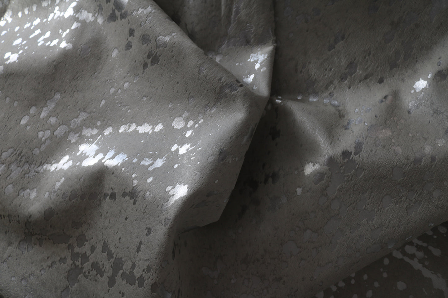 100011- Cowhide Rug Tapis Peau de Vache SUPER BIG SIZE XXXL SILVER METALLIC - Collection Quebecuir Premium