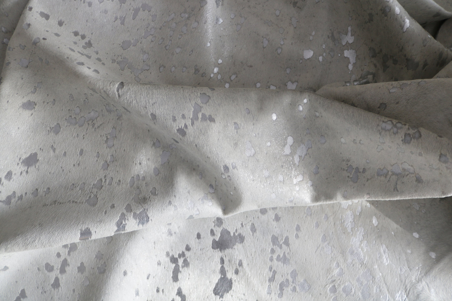 100013- Cowhide Rug Tapis Peau de Vache SUPER BIG SIZE XXXL SILVER METALLIC - Collection Quebecuir Premium