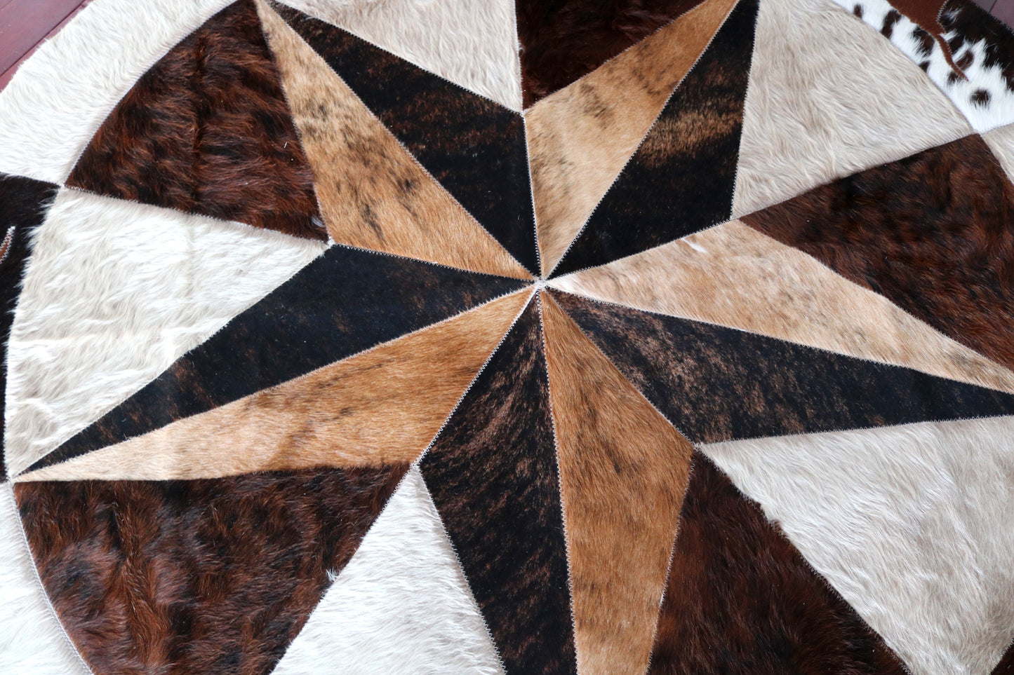 100024 Cowhide rug patchwork Collection Quebecuir Premium MANDALA ROUND  BIG SIZE XXXL