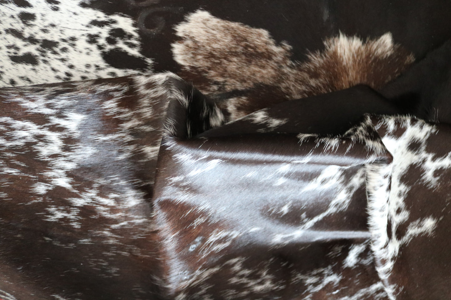 100028 Cowhide rug    Collection Quebecuir Premium