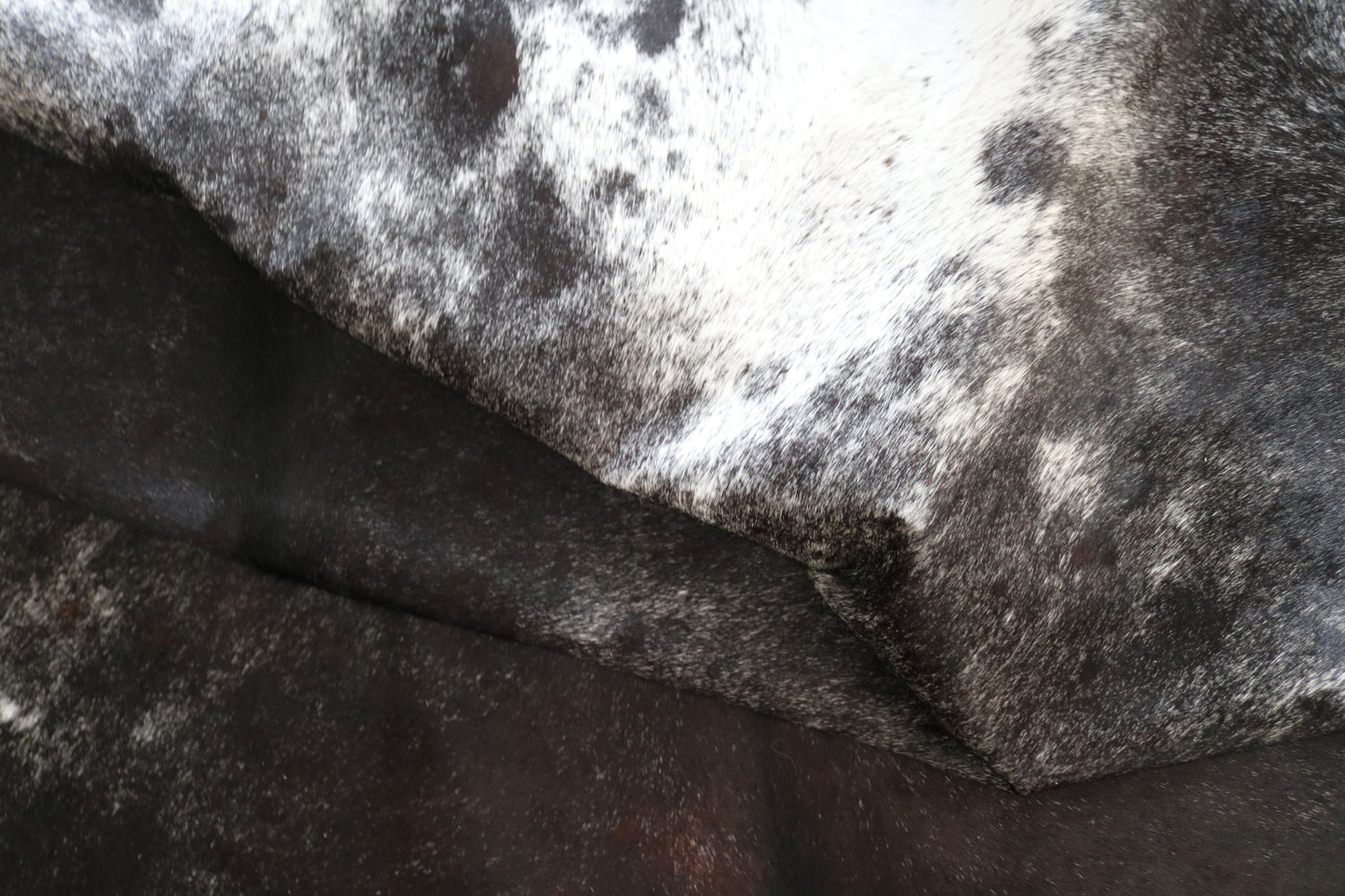 100032 Cowhide rug TRICOLOR   Collection Quebecuir Premium