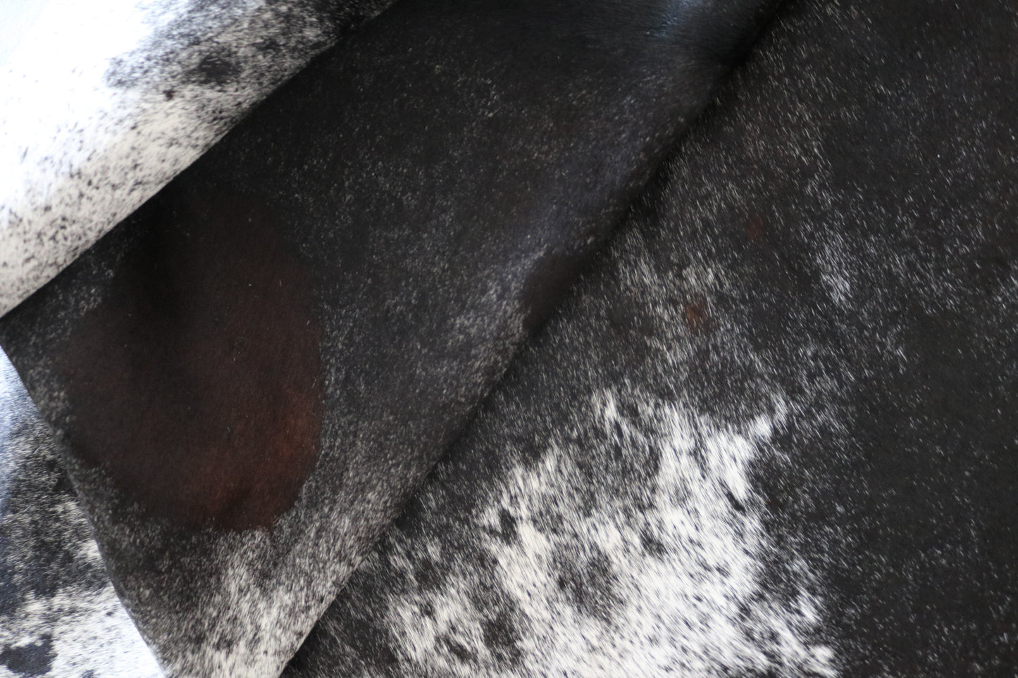 100032 Cowhide rug TRICOLOR   Collection Quebecuir Premium