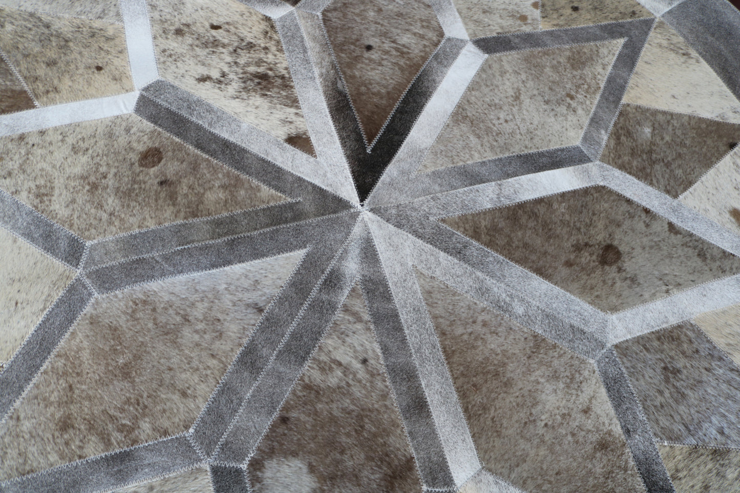 100054 Cowhide rug patchwork Collection Quebecuir Premium MANDALA ROUND   BIG SIZE XXL