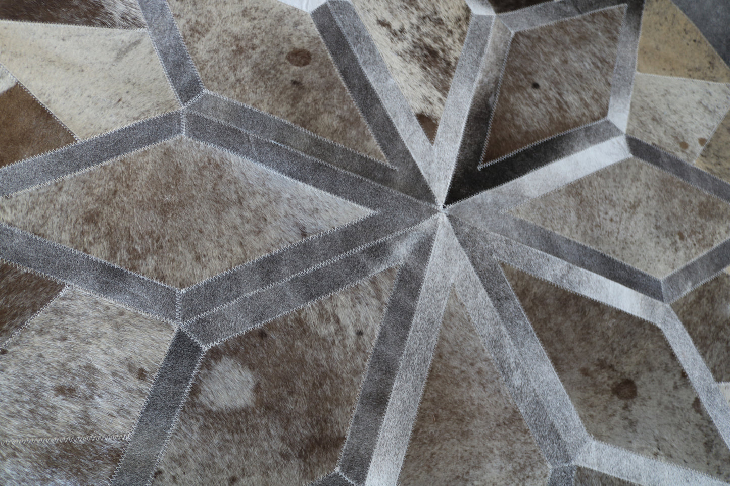 100054 Cowhide rug patchwork Collection Quebecuir Premium MANDALA ROUND   BIG SIZE XXL
