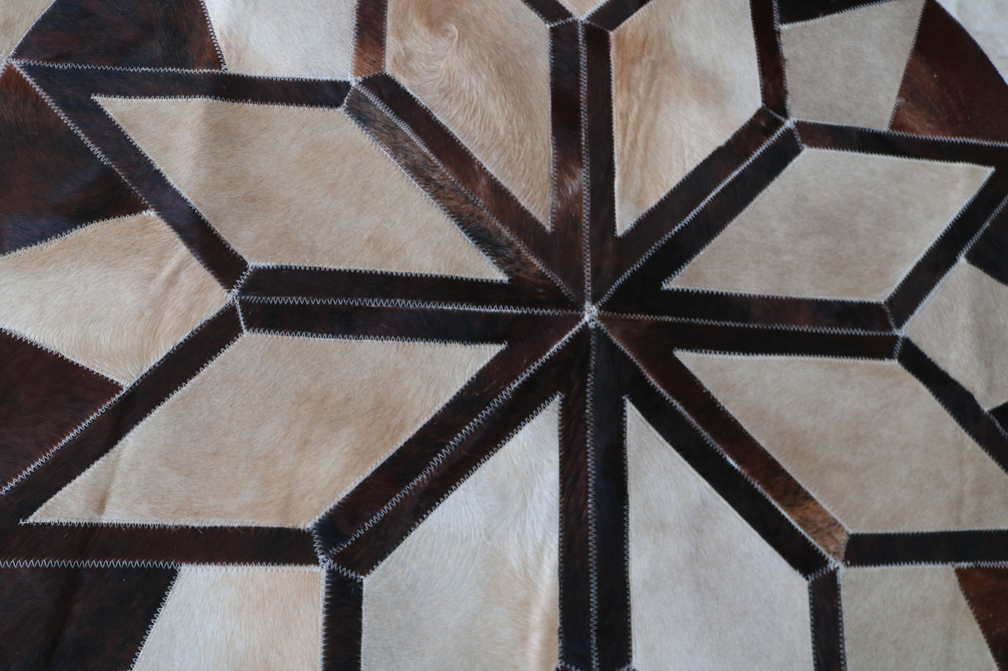 100055 Cowhide rug patchwork Collection Quebecuir Premium MANDALA ROUND   BIG SIZE XXL