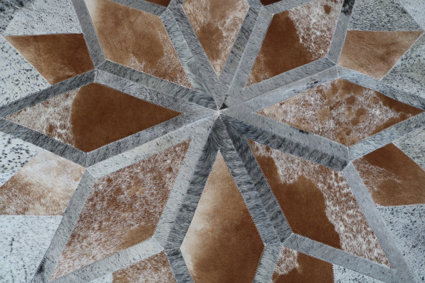 100056 Cowhide rug patchwork Collection Quebecuir Premium MANDALA ROUND   BIG SIZE XXL