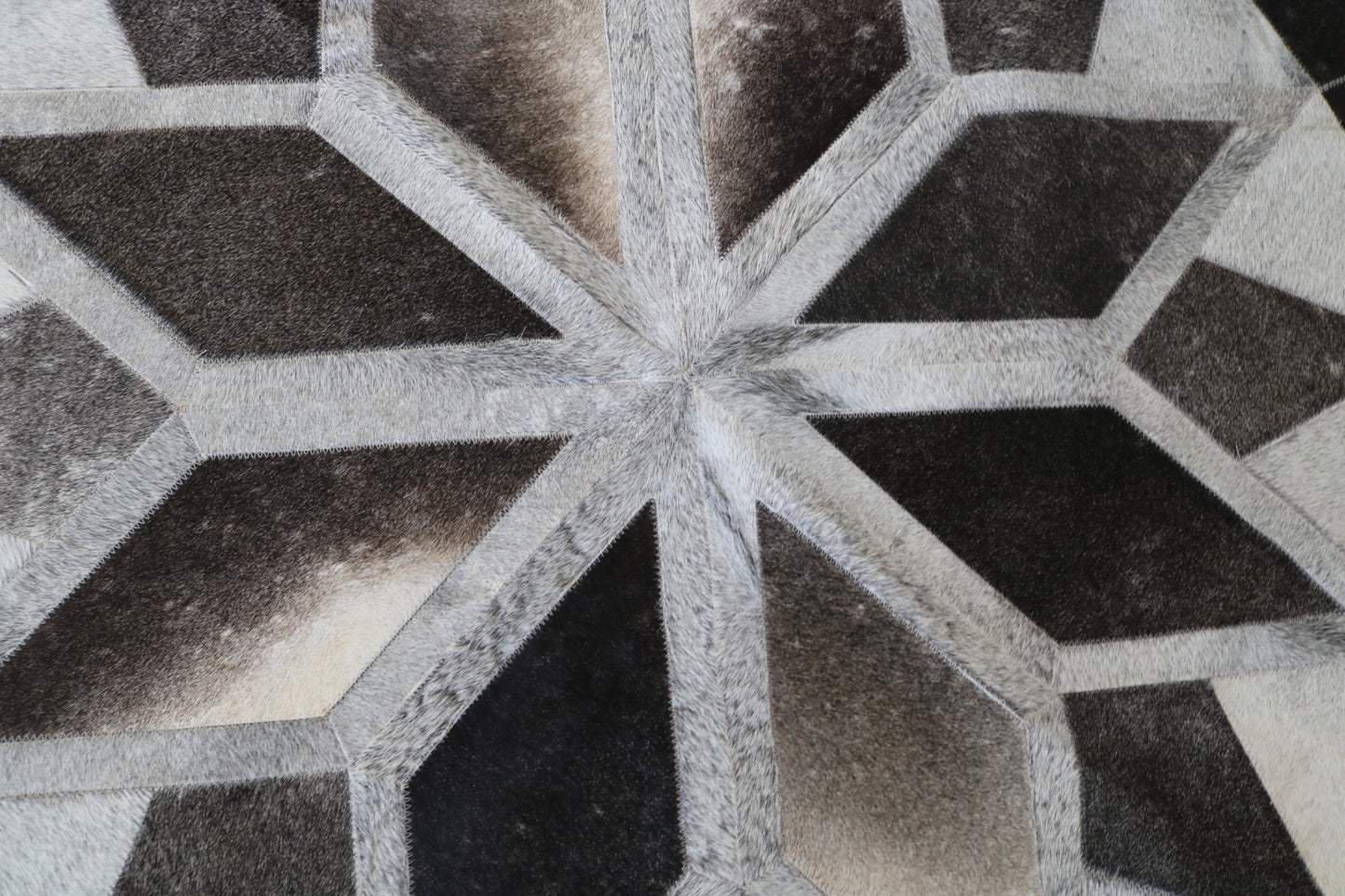 100057 Cowhide rug patchwork Collection Quebecuir Premium MANDALA ROUND   BIG SIZE XXL