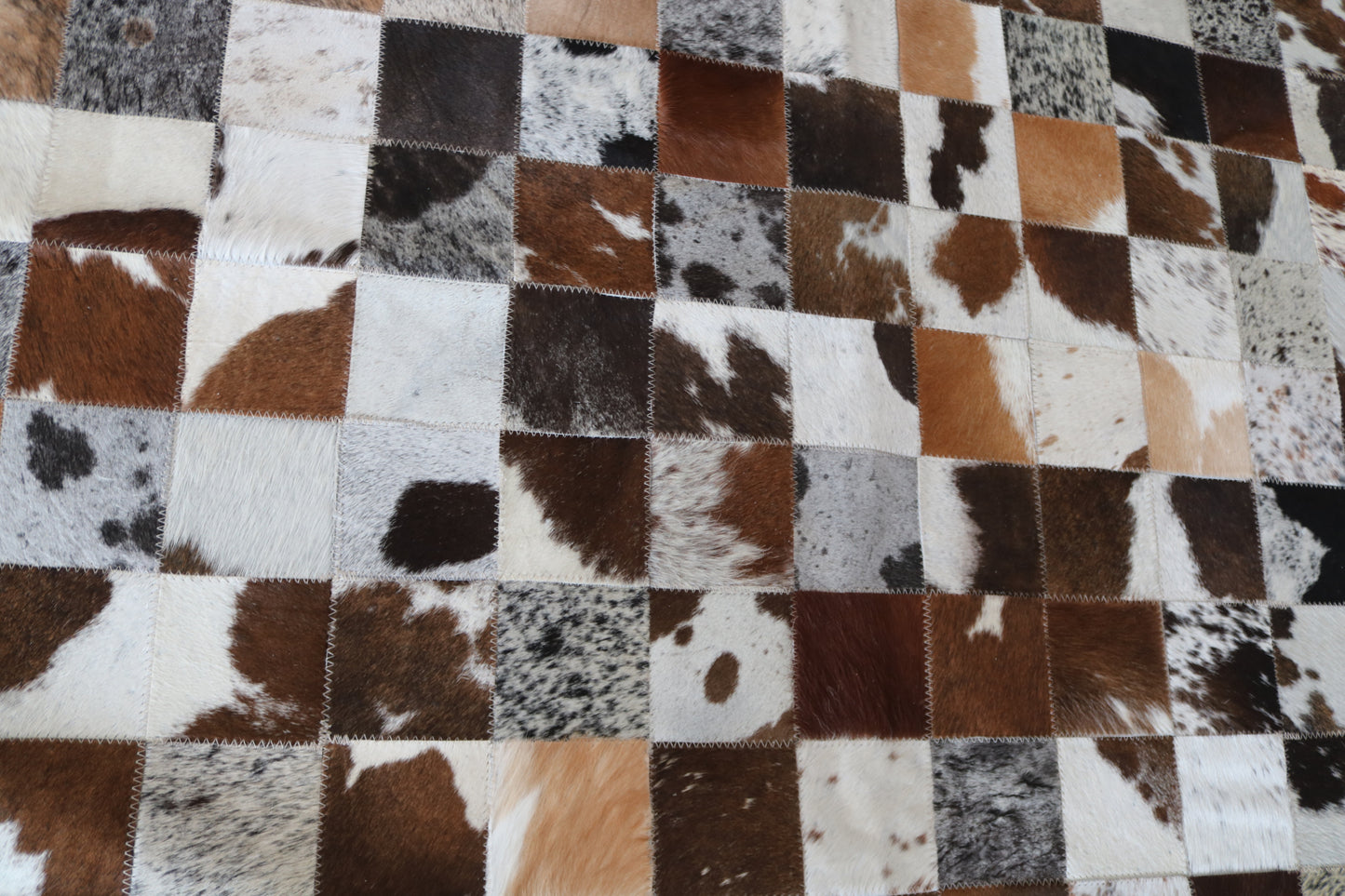 301085 Cowhide  Patchwork Rug.  Collection Quebecuir Premium