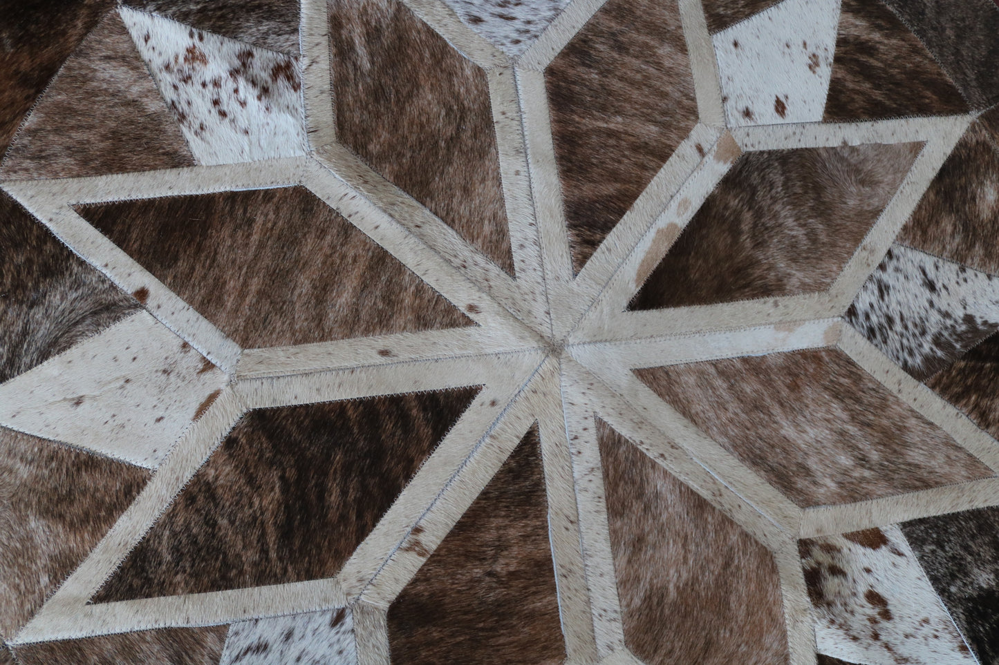 301090 Cowhide rug patchwork Collection Quebecuir Premium MANDALA ROUND