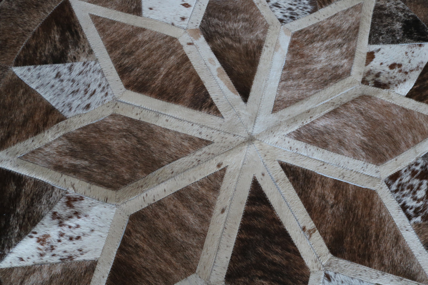 301090 Cowhide rug patchwork Collection Quebecuir Premium MANDALA ROUND