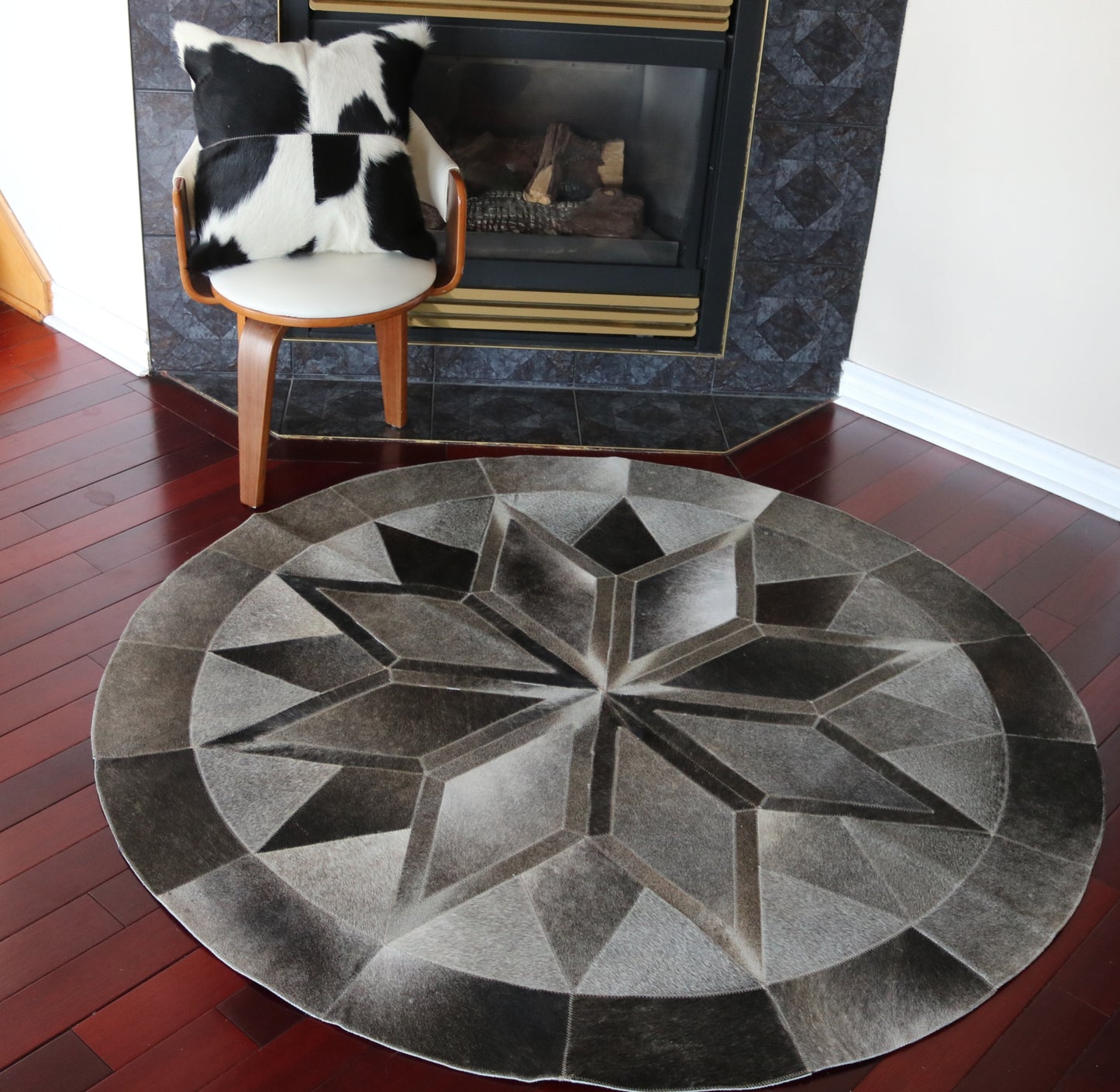 301091 Cowhide patchwork rug MANDALA ROUND. Quebecuir Premium Collection