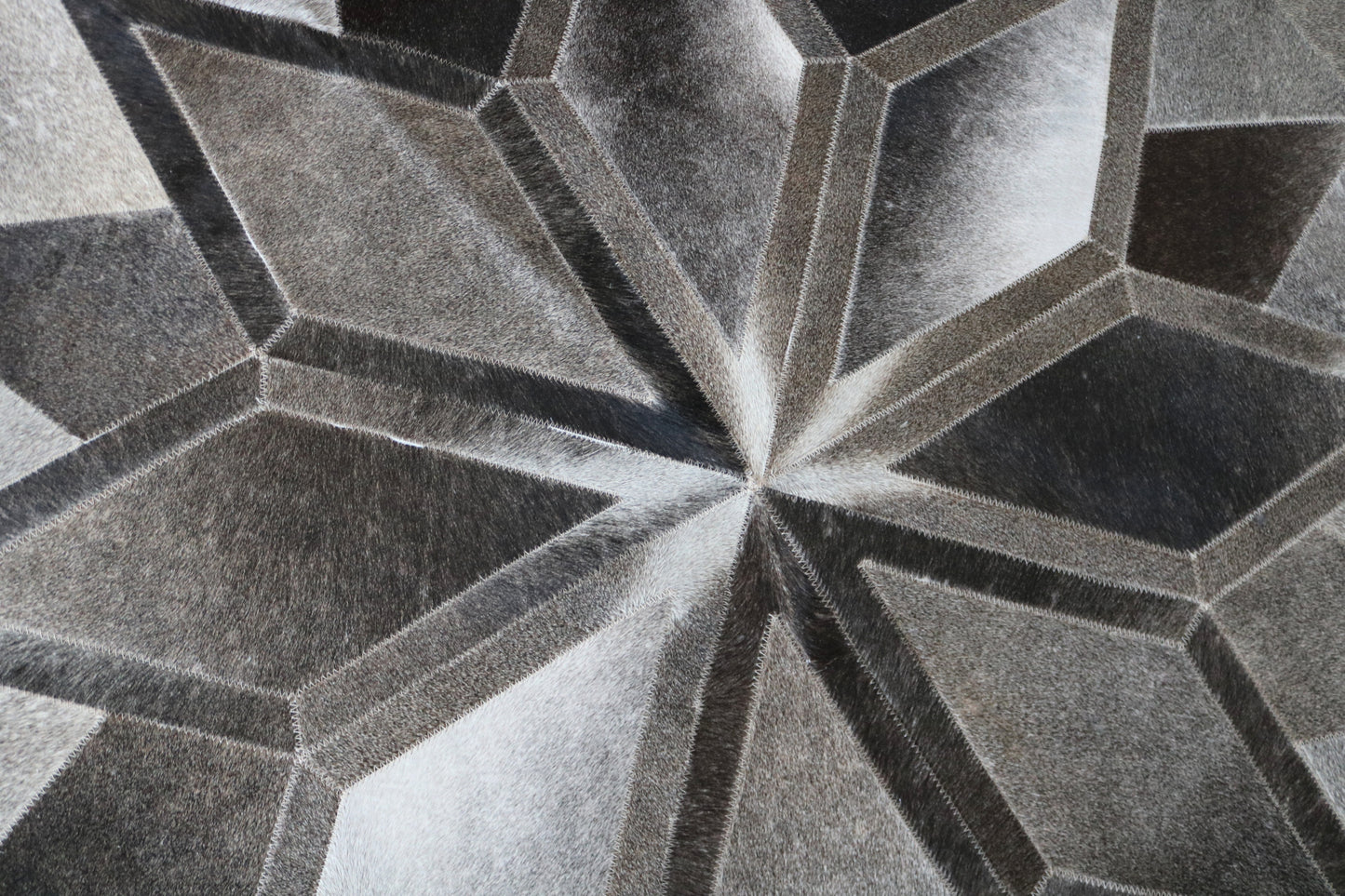301091 Cowhide patchwork rug MANDALA ROUND. Quebecuir Premium Collection