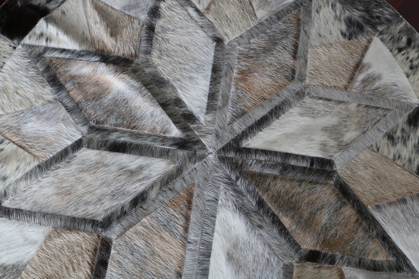 301114 Cowhide rug patchwork Collection Quebecuir Premium MANDALA ROUND