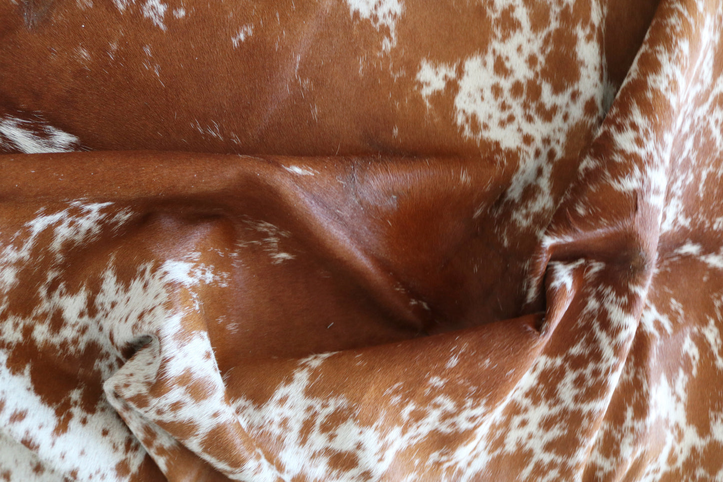 100145-  BROWN & WHITE Cowhide Rug - Quebecuir Premium Collection
