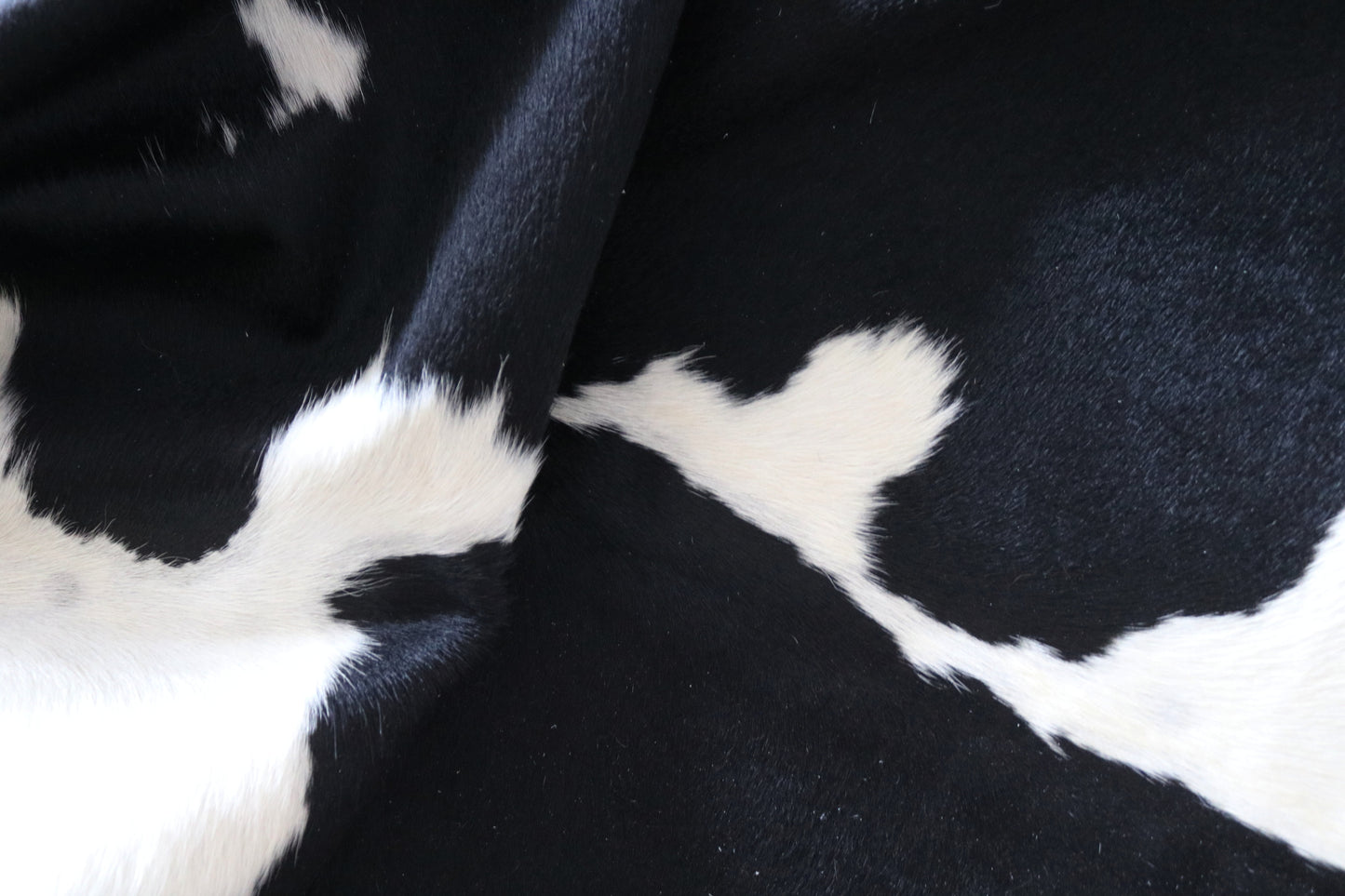 100150-   Cowhide Rug - BLACK & WHITE Quebecuir Premium Collection