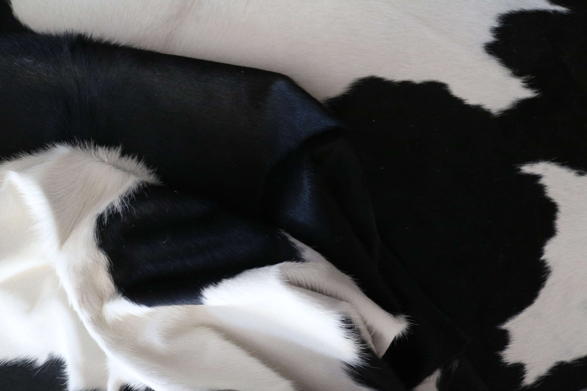 100383 - SUPER BIG  SIZE XXXL BLACK  & WHITE     Cowhide Rug - Quebecuir Premium Collection