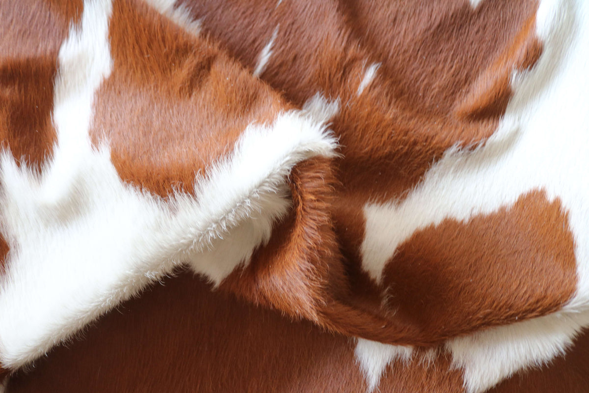 100385- tapis peau de vache  BROWN   & WHITE    Cowhide Rug - Quebecuir Premium Collection