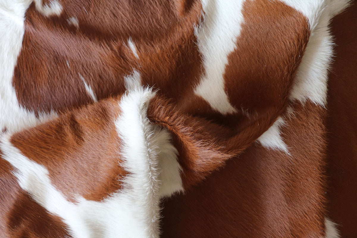 100385- tapis peau de vache  BROWN   & WHITE    Cowhide Rug - Quebecuir Premium Collection