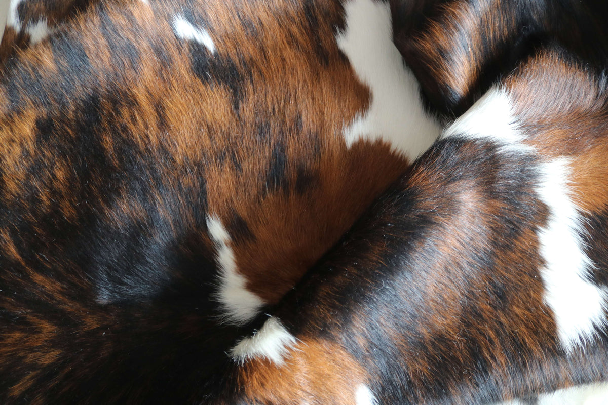 100386- tapis peau de vache  TRICOLOR      Cowhide Rug - Quebecuir Premium Collection