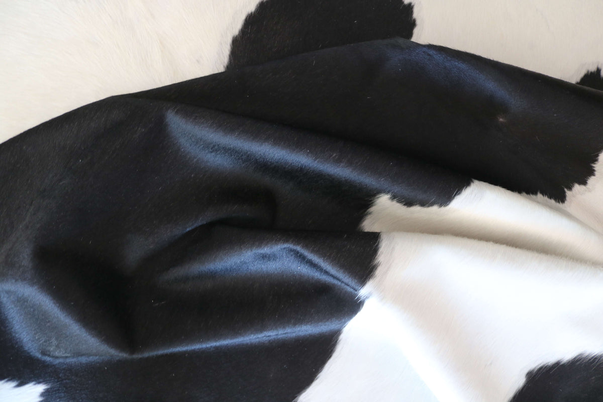 100368- SUPER BIG  SIZE XXXL BLACK & WHITE    Cowhide Rug - Quebecuir Premium Collection