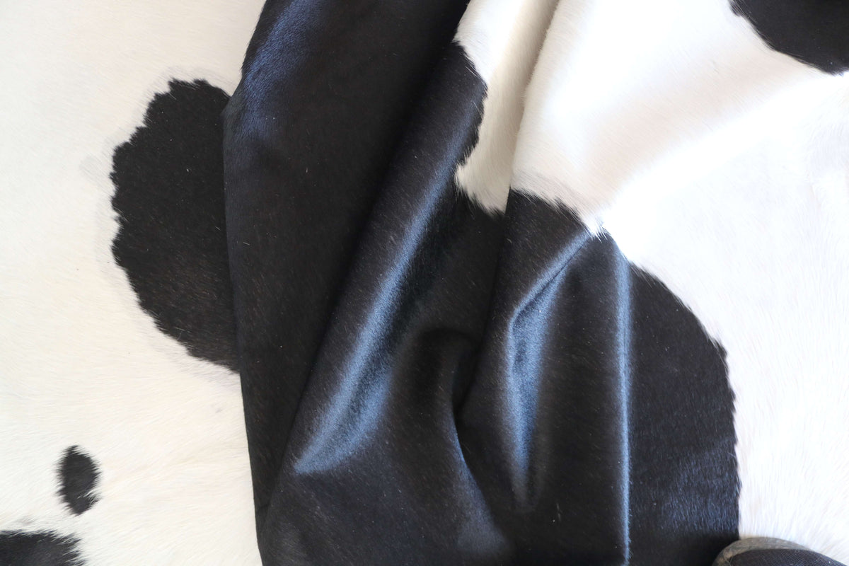 100368- SUPER BIG  SIZE XXXL BLACK & WHITE    Cowhide Rug - Quebecuir Premium Collection