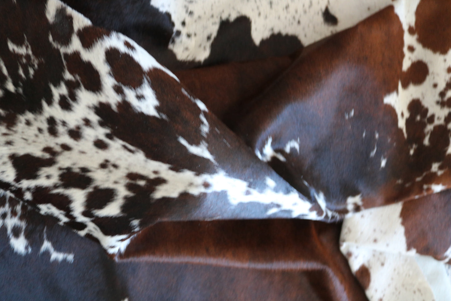 100206 TRICOLOR   Cowhide Rug - Quebecuir Premium Collection