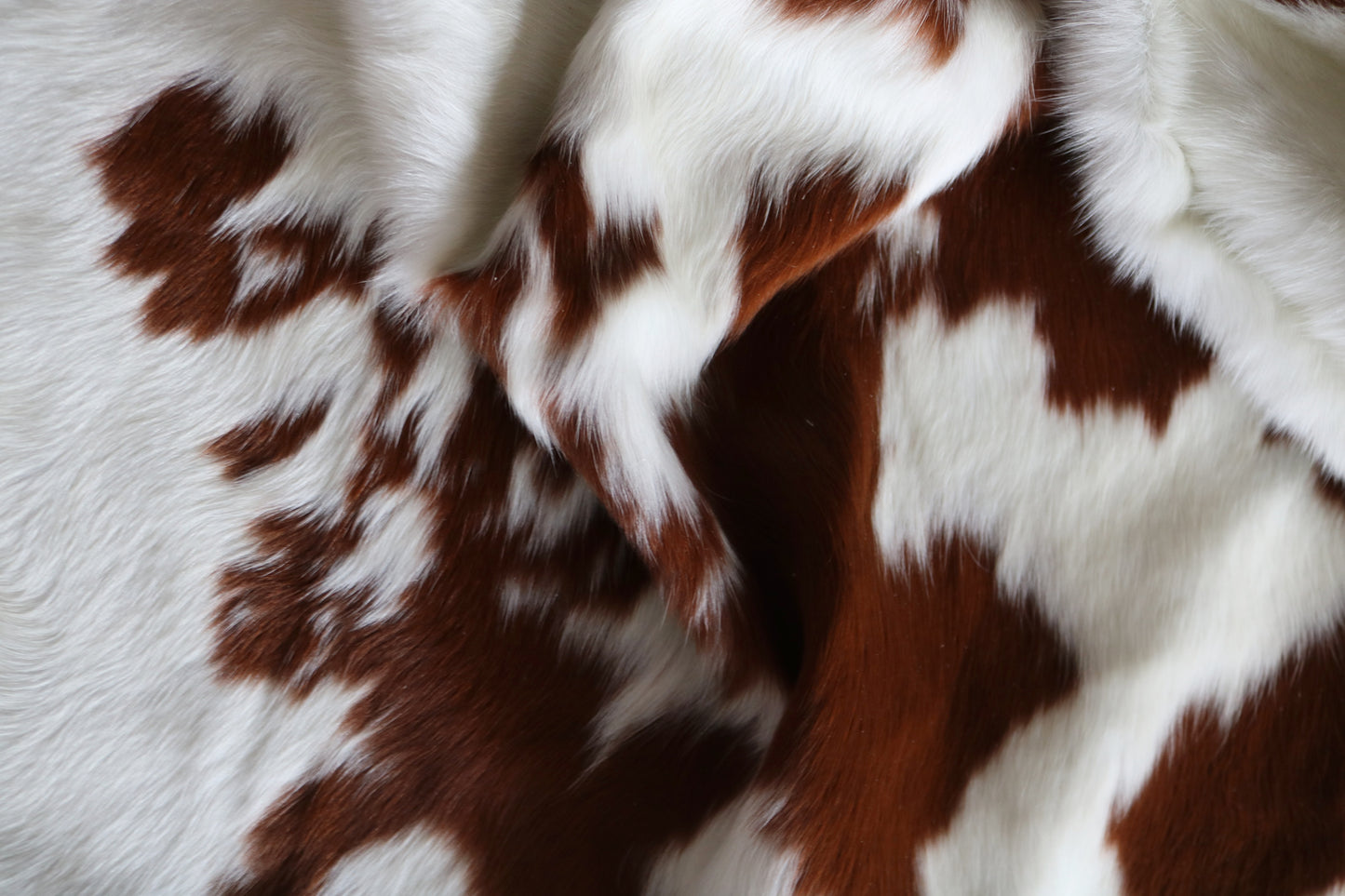 100207 BROWN & WHITE  Cowhide Rug - Quebecuir Premium Collection