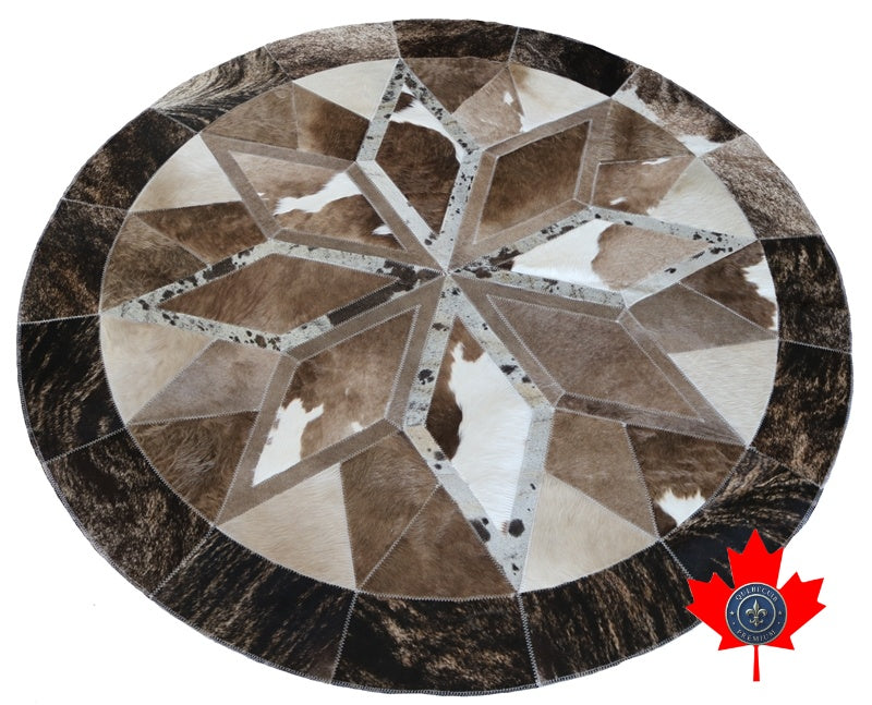 100067 Round Cowhide Patchwork Rug. Tapis patchwork en peau de vache. Quebecuir Premium Collection.