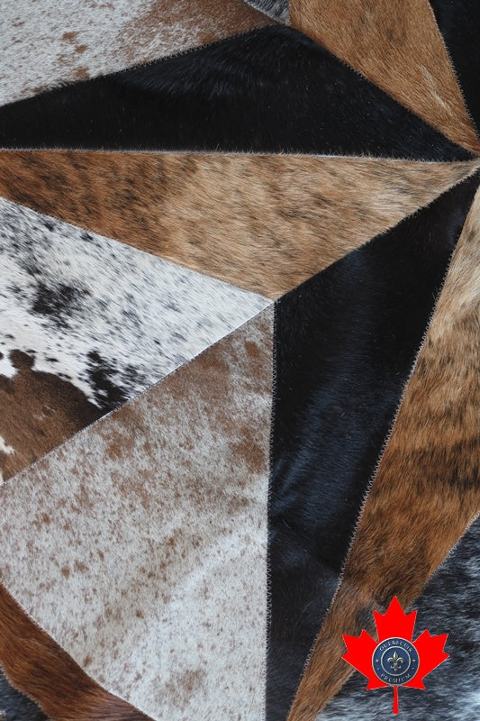 100076 Round Cowhide Patchwork Rug Tapis peau de vache . Quebecuir Premium Collection.